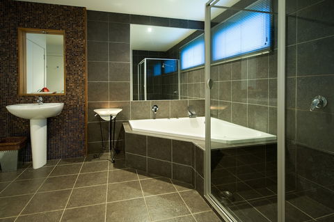 Alofi - Australia Accommodation 6
