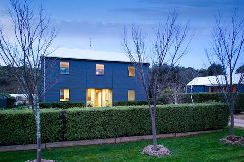 Alofi - Australia Accommodation 2