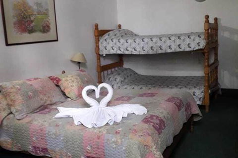 Cameron Lodge Cottage - Australia Accommodation 4