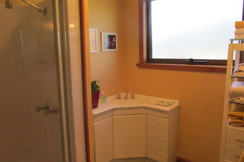 High On Penguin - Australia Accommodation 4