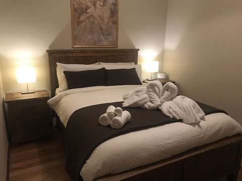 Atina Rocks Country Homestead - Australia Accommodation 4
