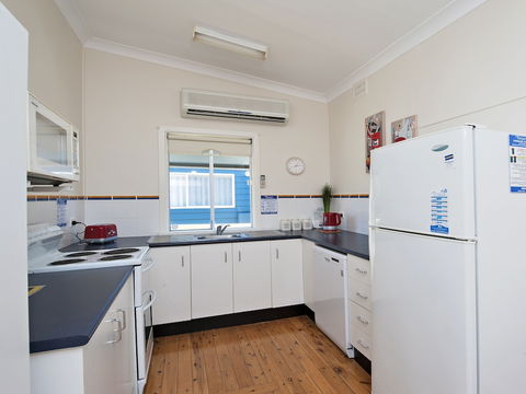 Fingal Beach Shack - Australia Accommodation 3