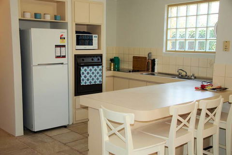 Azure Villa - Australia Accommodation 6
