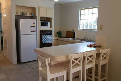 Azure Villa - Australia Accommodation 3