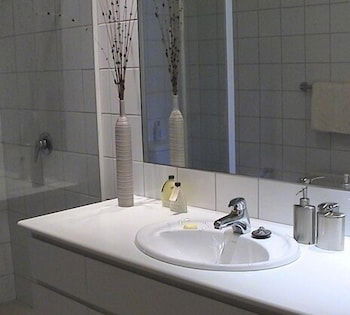 Mark II 2 West - Australia Accommodation 6