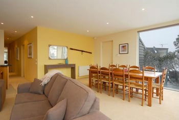 Mark II 2 West - Australia Accommodation 0