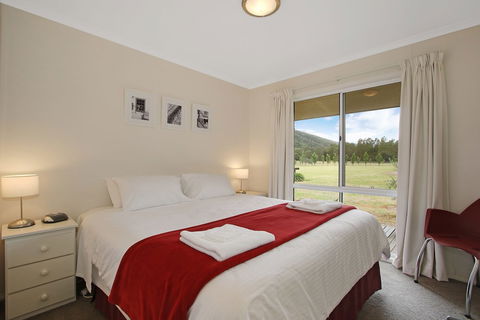 Feathertop Views - Australia Accommodation 6
