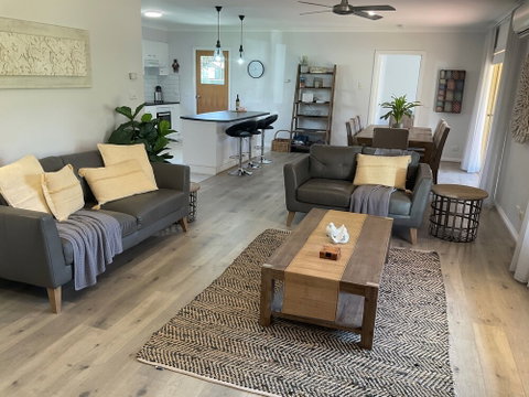 Valley View Townhouse - On The RAIL TRAIL - Australia Accommodation 2