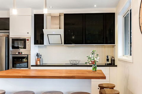 Phuza Maningi 17 Myan Close - Australia Accommodation 2