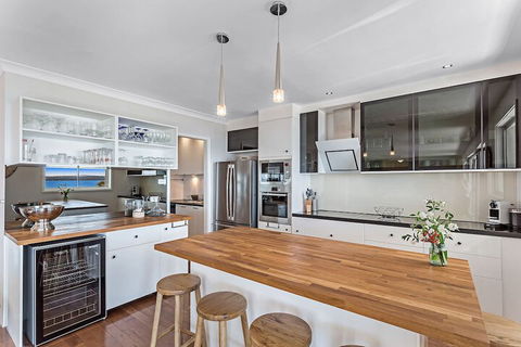 Phuza Maningi 17 Myan Close - Australia Accommodation 3