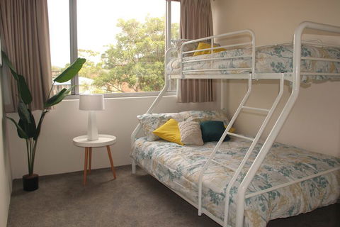 Ocean Shores Unit 10 / 27 Weatherly Close - Australia Accommodation 1