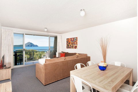 Ocean Shores Unit 10 / 27 Weatherly Close - Australia Accommodation 3