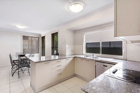 Alida Place 1 Lagoons Estate - Australia Accommodation 3
