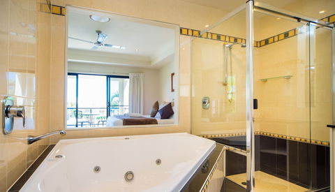 LUXE At Sanctuary Cove - Australia Accommodation 3