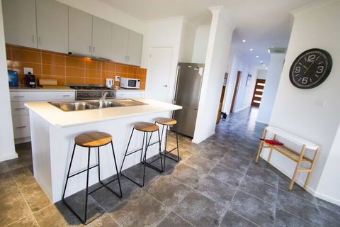 Casa Del Lago - Australia Accommodation 2