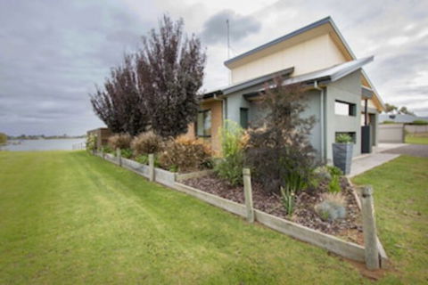 Casa Del Lago - Australia Accommodation 0