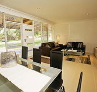 Beach House Units - 1 - Australia Accommodation