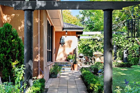 Adelaide Hills Retreats - Australia Accommodation 3