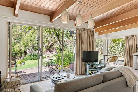 Adelaide Hills Retreats - Australia Accommodation 6