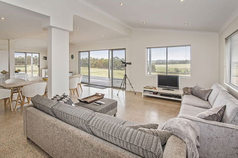 Margaret River Farmhouse - Australia Accommodation 4