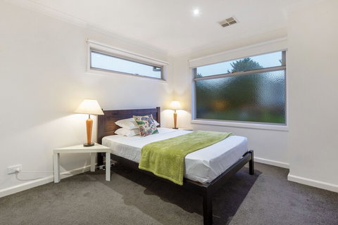 Aquawaters House By Barefoot Beach Stays - Australia Accommodation 7