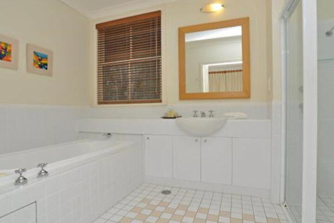 Villa Merlot Located Within Cypress Lakes - Australia Accommodation 5