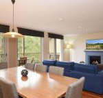 Villa 3br De Saran Resort Condo located within Cypress Lakes Resort nothing is more central - Australia Accommodation