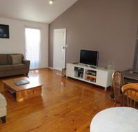 5 Little Penguin Cottage in Cowes - Australia Accommodation