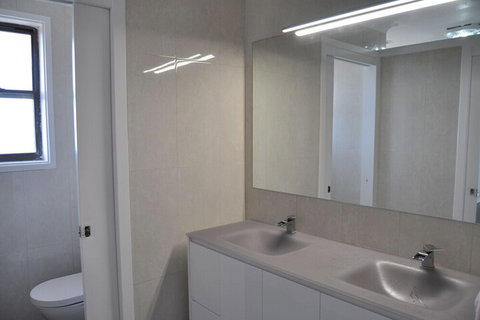 Lake & Ocean View - Australia Accommodation 3