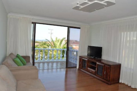 Lake & Ocean View - Australia Accommodation 0