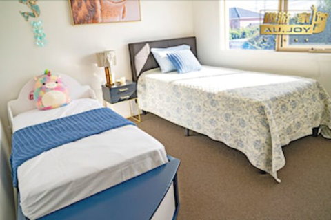 AUJOY 4 Bed Townhouse Glen Waverley - Australia Accommodation 5