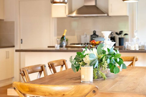 AUJOY 4 Bed Townhouse Glen Waverley - Australia Accommodation 4