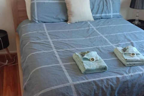 Wollongong Train Station Holiday House - Australia Accommodation 5