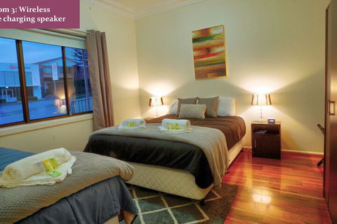 Wollongong Train Station Holiday House - Australia Accommodation 6