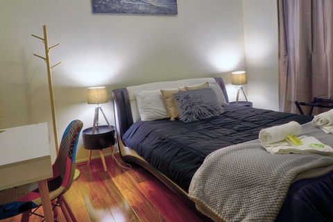 Wollongong Train Station Holiday House - Australia Accommodation 2