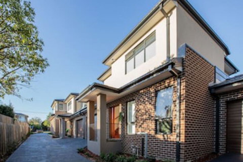 AUJOY 4 Bed Townhouse Burwood 2 - Australia Accommodation 0