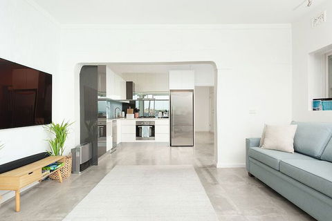 Waterfront Garden Apartment - Australia Accommodation 1