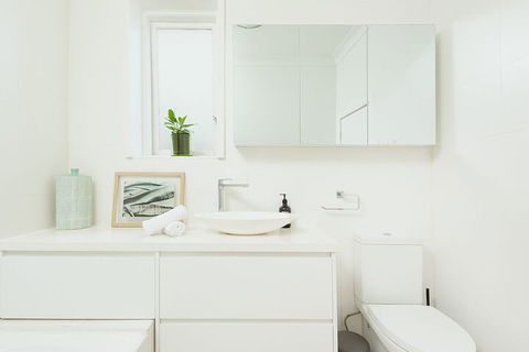 Waterfront Garden Apartment - Australia Accommodation 6