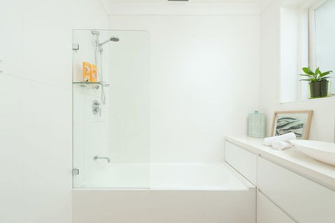 Waterfront Garden Apartment - Australia Accommodation 2