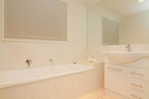 Alrima Lodge Bright - Australia Accommodation 3