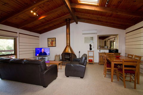 Alrima Lodge Bright - Australia Accommodation 4