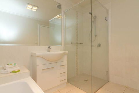 Alrima Lodge Bright - Australia Accommodation 6