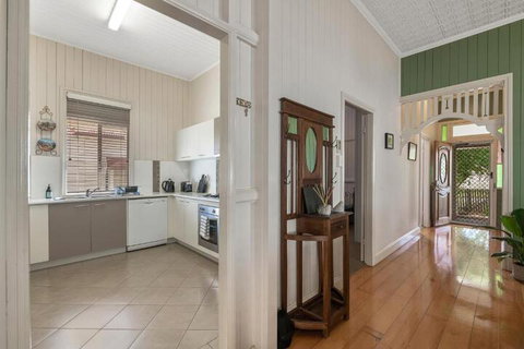 Ambiente Cottage Pet & Family Friendly - Australia Accommodation 5