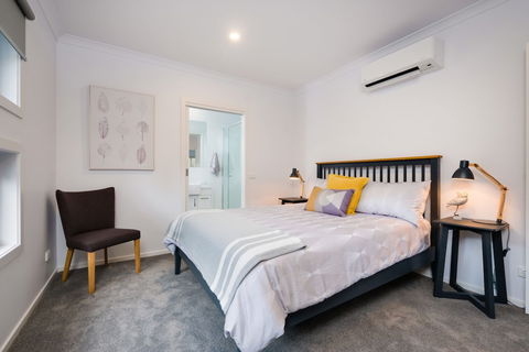 Albury Yalandra Apartment 5 - Australia Accommodation 2