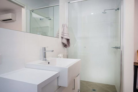 Albury Yalandra Apartment 1 - Australia Accommodation 3