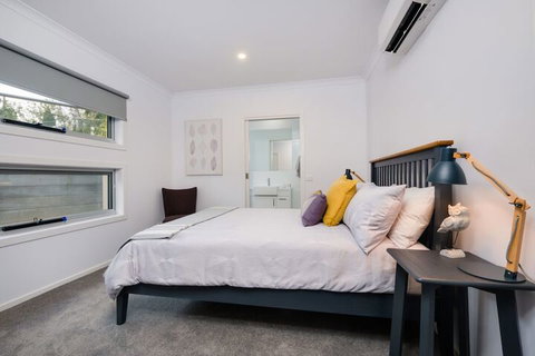 Albury Yalandra Apartment 1 - Australia Accommodation 6