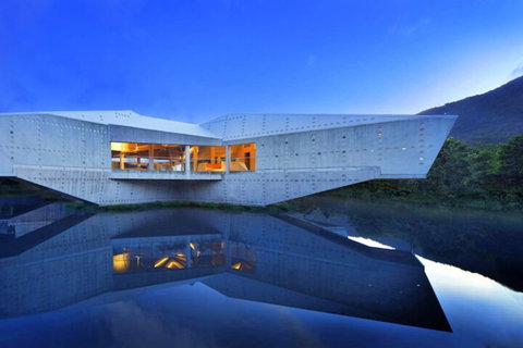 Alkira Award Winning Luxury Holiday Home - Australia Accommodation 4