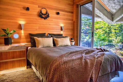 Alkira Award Winning Luxury Holiday Home - Australia Accommodation 7
