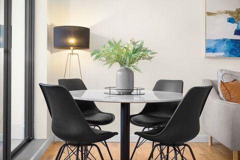 Urban Rest Foveaux St - Australia Accommodation 5