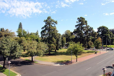 Adelaide CBD Apartment - 3BR, 2Bath & Carpark - Australia Accommodation 0